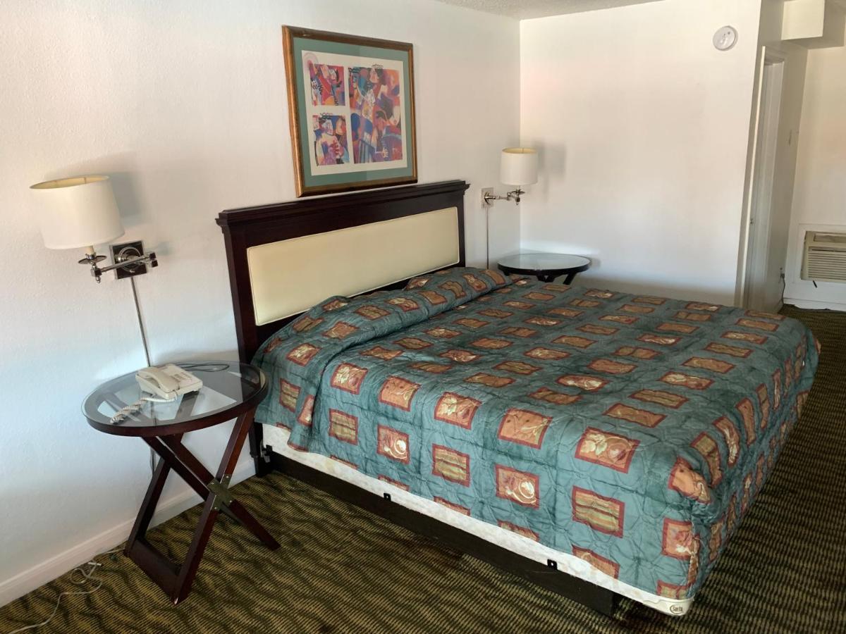 Deluxe Inn אוסטין מראה חיצוני תמונה